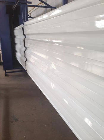 Peças com pintura eletrostática branca